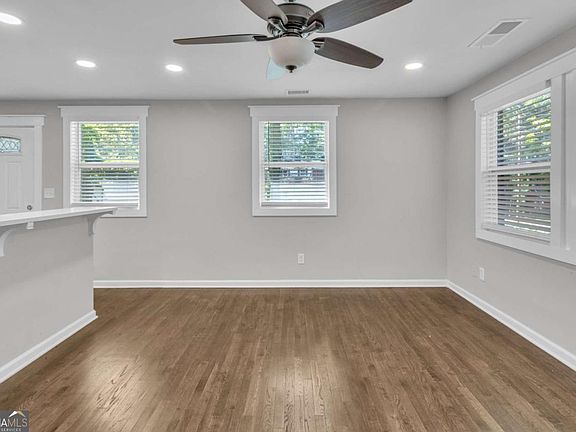 5th image of 359 Belgarde Pl SE