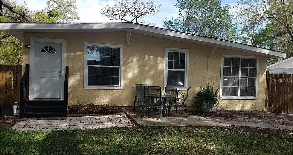 2 bed, 1.5 bath, 1250 sqft, $1,575 — Photo 2