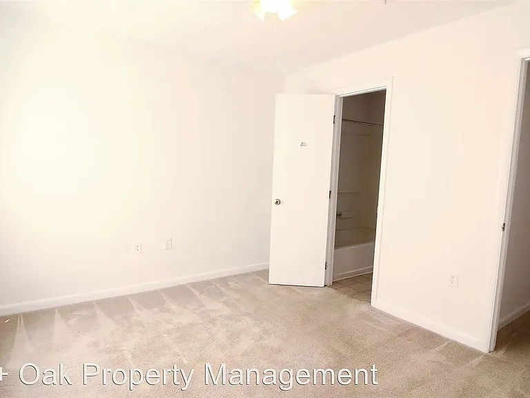 1431 Collegiate Cir #204 — Photo 2