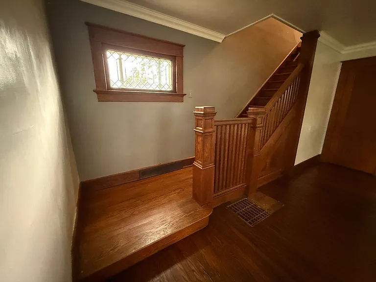 403 Englewood Ct — Photo 14