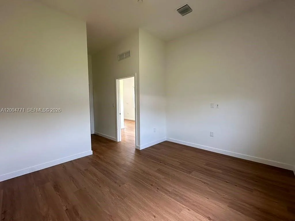3 bed, 1925 sqft, $3,550 — Photo 3