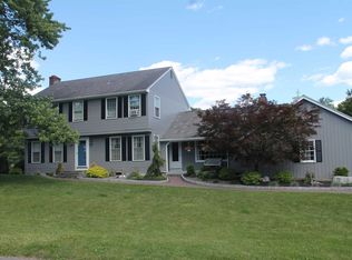 1 Meadowview Dr, Poughkeepsie, NY 12603