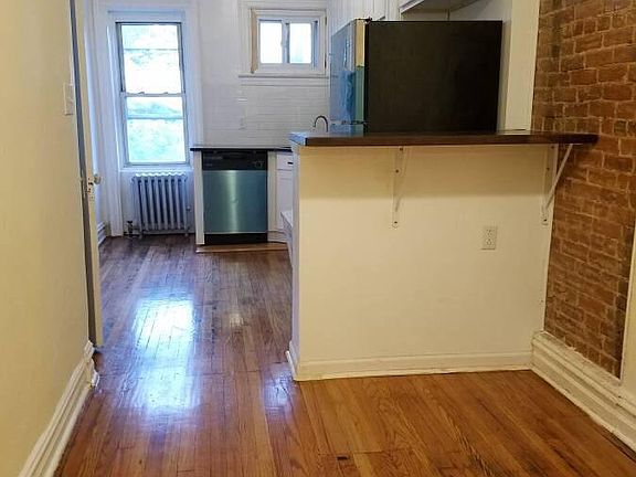 4th image of 678 Kelly St