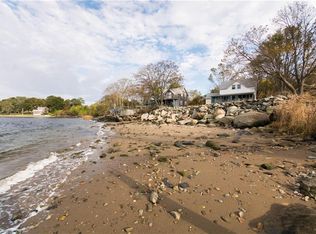 95 Old Pier Rd, Portsmouth, RI 02871