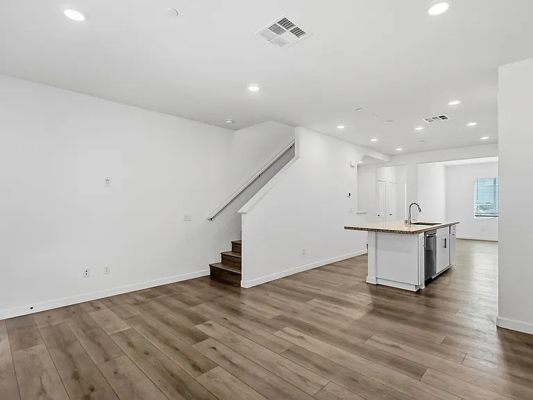 684 Panorama Ln — Photo 7