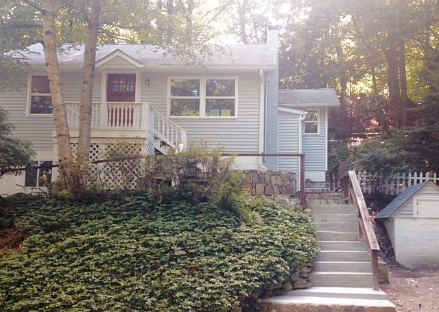2nd image of 25 Saratoga Ct