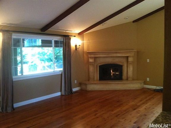 3rd image of 981 Meadow Oaks Dr