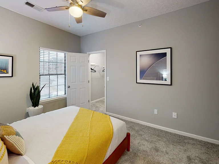 Burlington Oaks Apartments — Photo 9