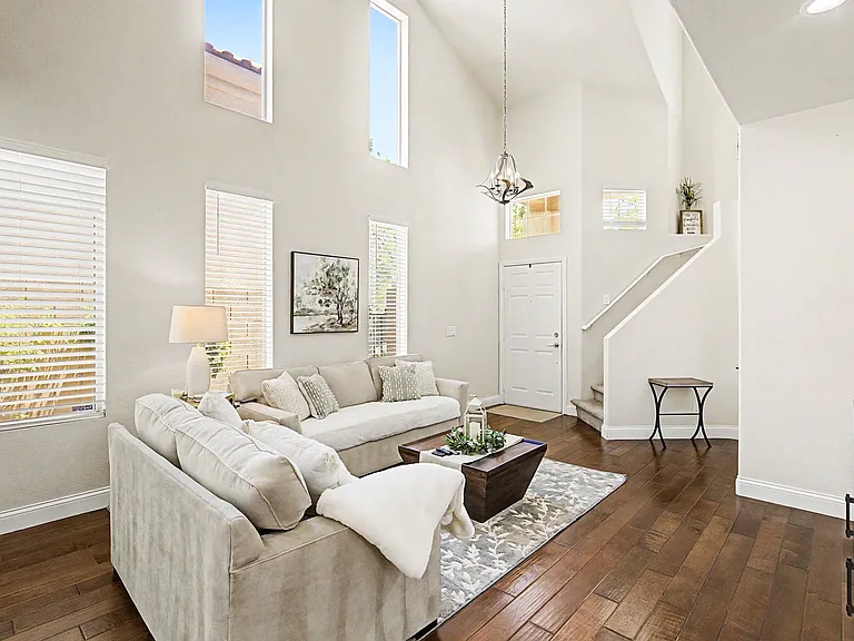 2025 Shining Feather Ln — Photo 49