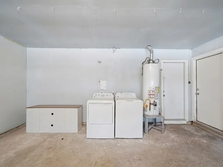 5722 W 43rd St — Photo 22