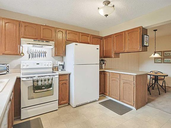 3rd image of 1190 SW Ranchview Rd NW #121