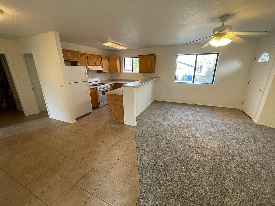 Living room/kitchen