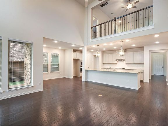 Meridian at Southgate - Joshua Interior Image 4