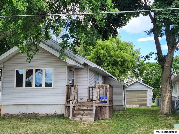 40 27th St SW, Mason City, IA 50401