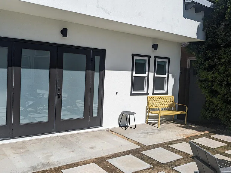 1731 Franklin St #4 — Photo 18