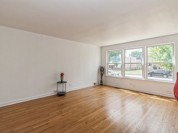 3rd image of 8951 La Crosse Ave APT 1S