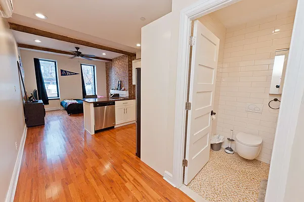 Rented by Compass | media 22