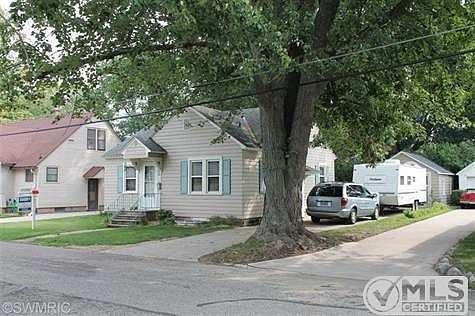 5th image of 123 S Elm St