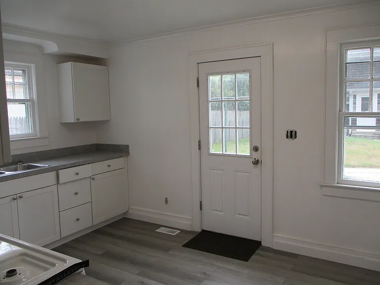 515 Ostrander Ave — Photo 3