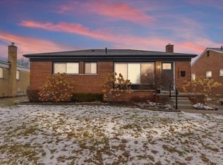 21445 Lakebreeze St, Saint Clair Shores, MI 48082