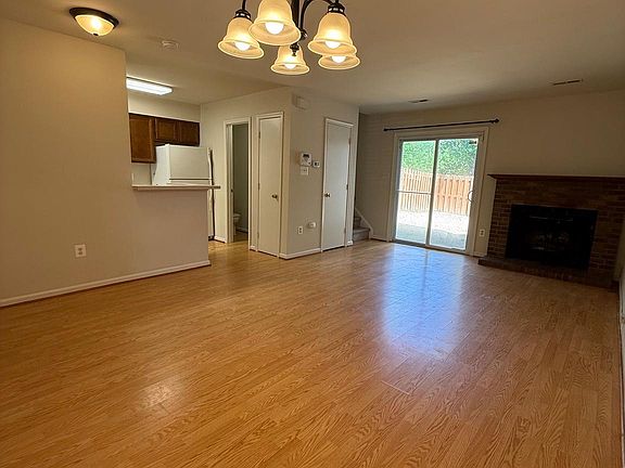 3rd image of 106 Wind Ridge Dr