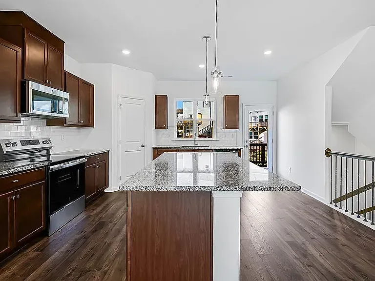 6133 Wayburn St — Photo 10