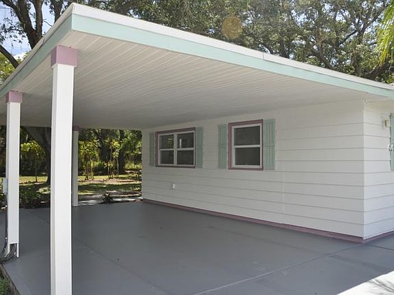 3rd image of 2272 Roselawn Cir