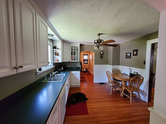 3rd image of 94 Brundage Ave