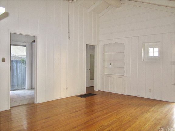 5th image of 653 Westmount Dr