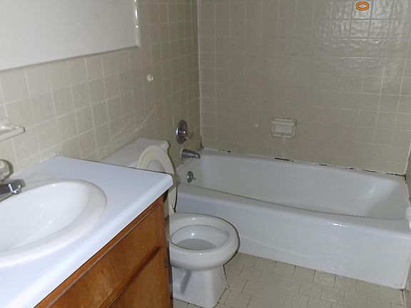 2nd image of 750 Bancroft Cir