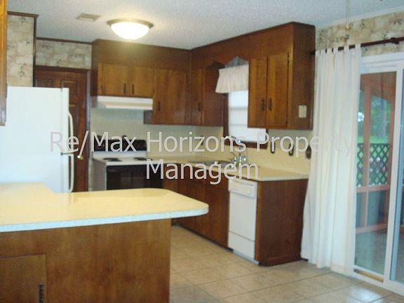 5th image of 836 El Camino Dr
