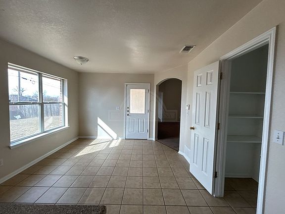 4th image of 410 Medina Dr