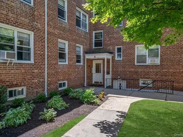 9 Edwards #1-F, Roslyn Heights, NY 11577