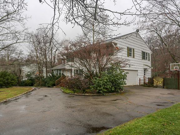 2nd image of 10 Pinehurst Dr