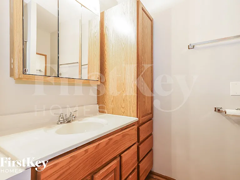 1119 Karen Dr — Photo 8