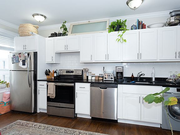 2nd image of 3345 N Marshfield Ave #D504