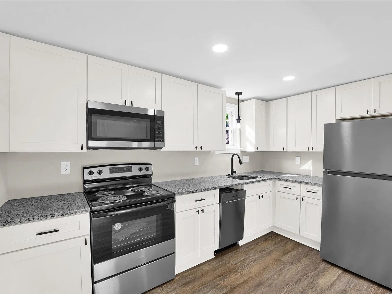 1 bed, 654 sqft, $1,200 — Photo 3