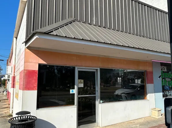 101 W Barnard St, Glennville, GA 30427