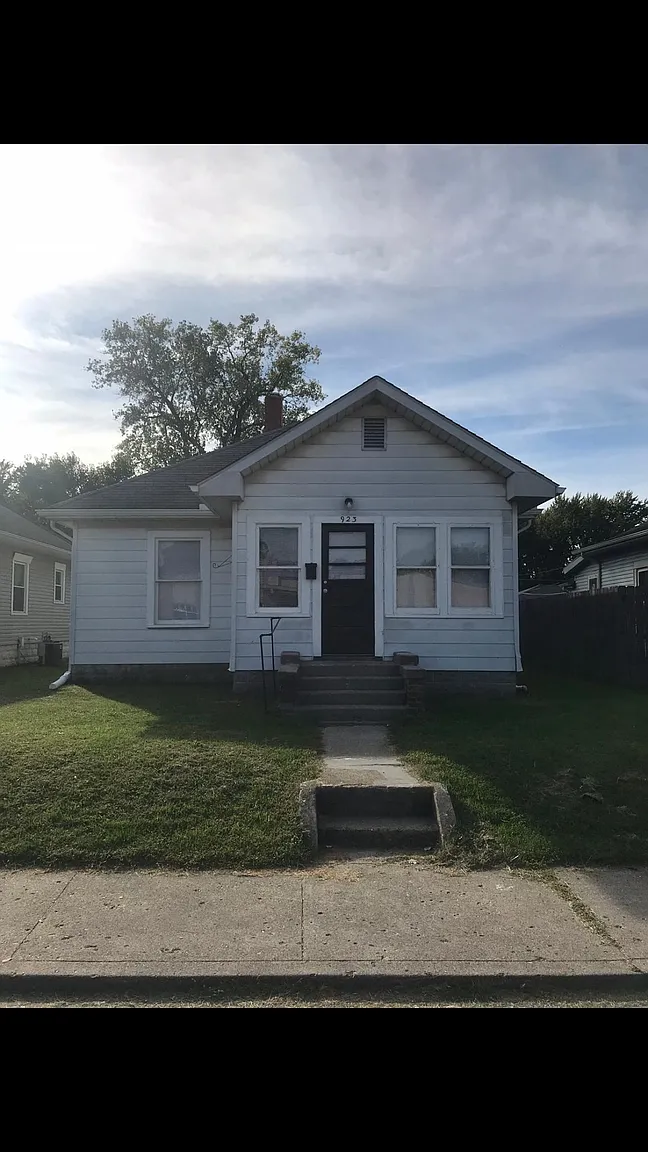 923 N McCann St photo 1