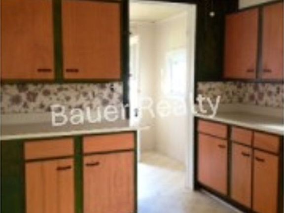 4th image of 300 Vesper St