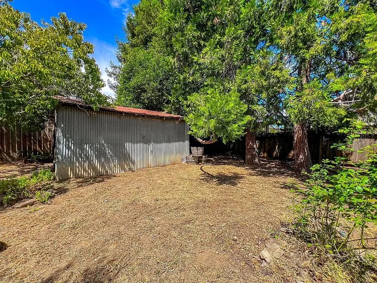 934 Clinton St — Photo 28