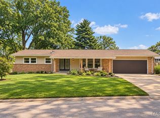 1224 Bonheur Dr, Saint Louis, MO 63146