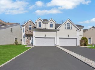 32 Sunflower Ridge Rd, South Setauket, NY 11720