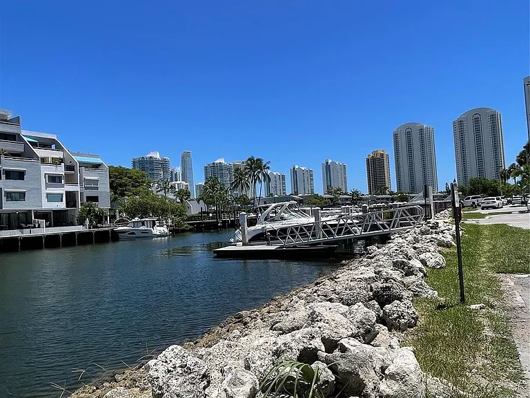 400 Kings Point Dr #1027 — Photo 50
