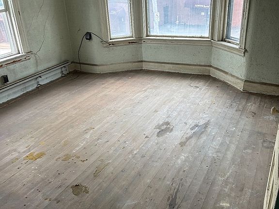 4th image of 172 Parker St