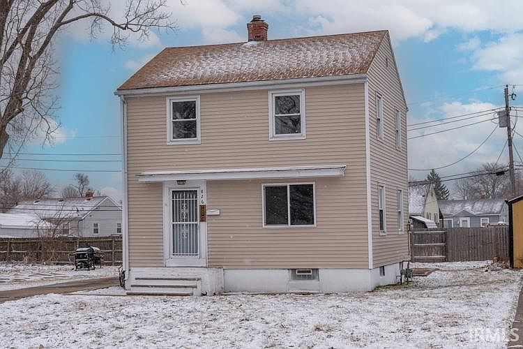 1st image of 826 S Sheridan St