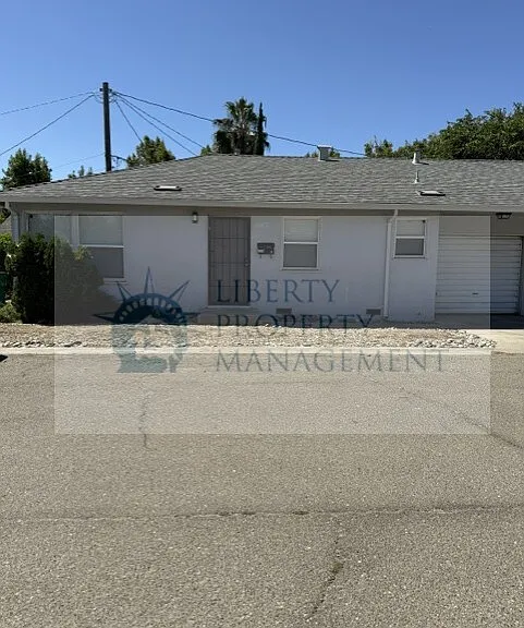 1115 S Central Ave #B — Photo 1