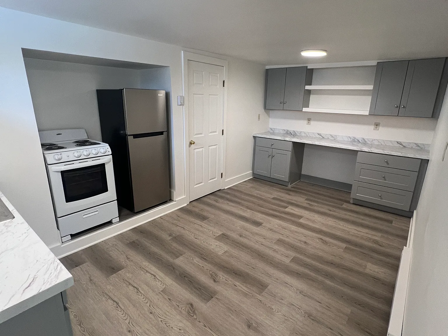 2 bed, 800 sqft, $1,300 — Photo 3