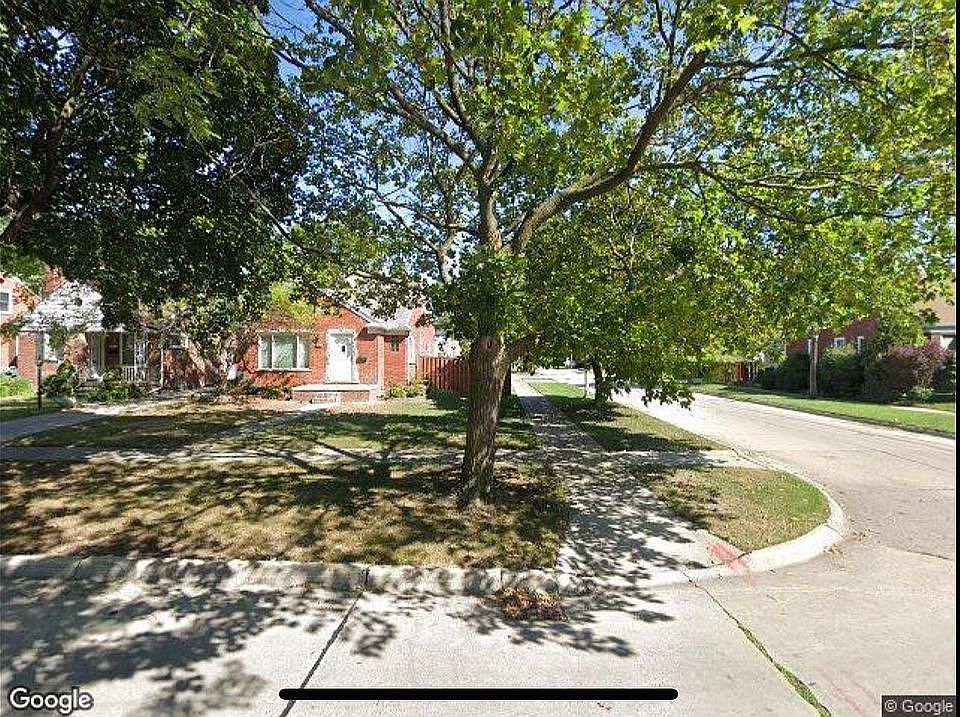 2nd image of 20521 Lochmoor St