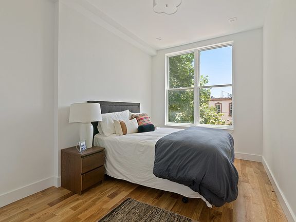 3rd image of 900 Willoughby Ave #3B